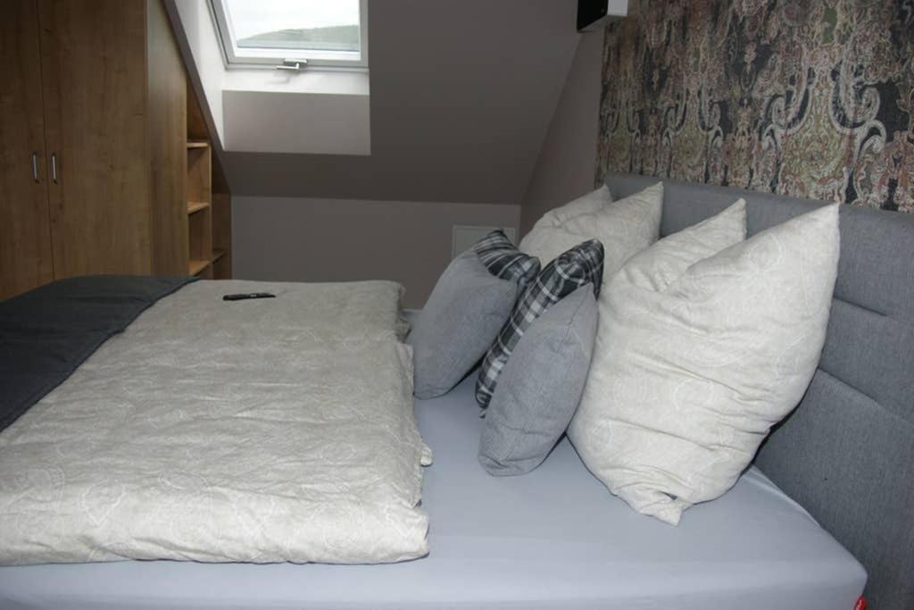 Ferienwohnung 'Burgblick' เวิร์ทไฮม์ ภายนอก รูปภาพ